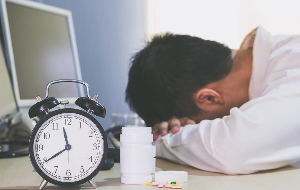 胃酸是大多数胃痛的病因,吃“拉唑”药物止胃酸,要注意什么?