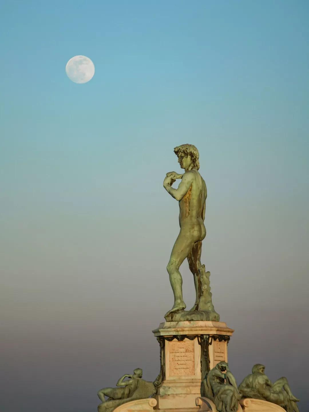 他捐了1000多亿文物,他捐给中国上千亿文物