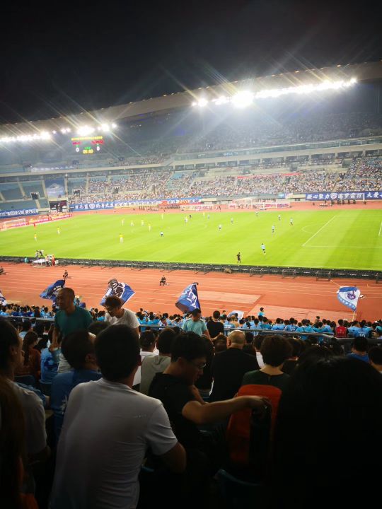 足球可以带来快乐，也能带来悲痛！