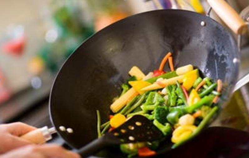 新买的铁锅生锈有什么办法不生锈,铁锅生锈怎么办怎样让铁锅不生锈