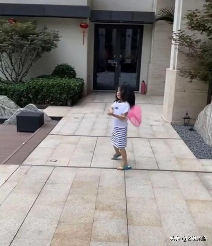 李云迪嫖娼被举报,明星再小心,还是躲不过神秘的朝阳群众