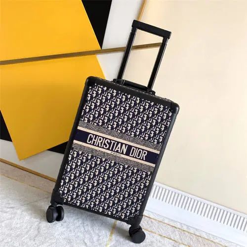 rimowa行李箱是什么材质做的,rimowa行李箱细节图