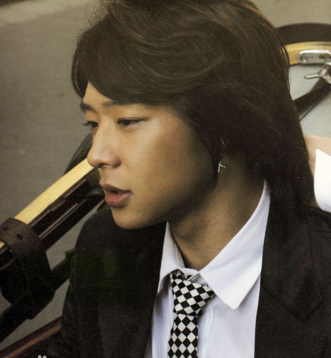 从天团退队后的演艺之路,朴有天承认吸毒原因了吗