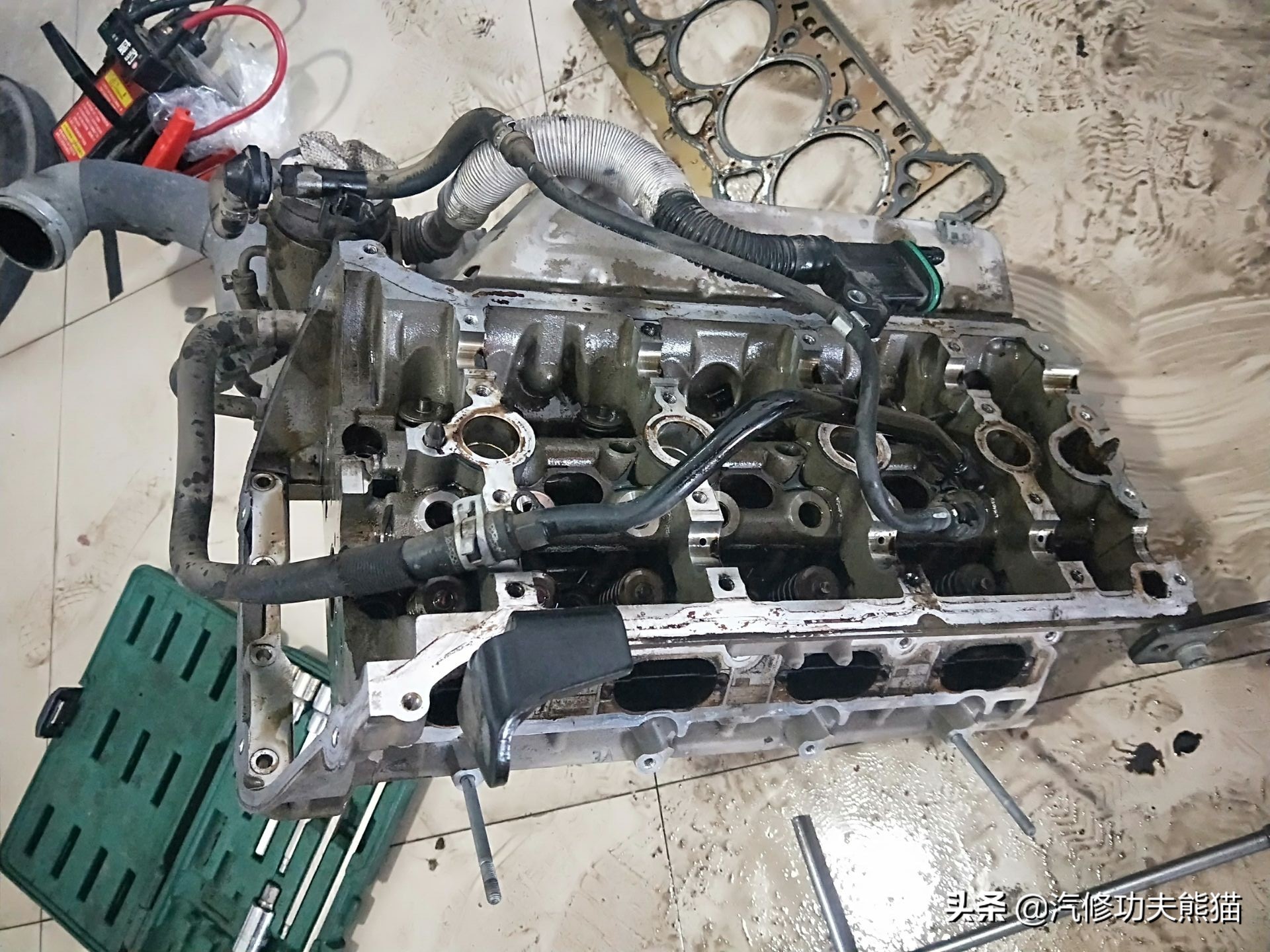 07年奥迪a6轻微烧机油怎么解决,奥迪2007款a6烧机油的原因