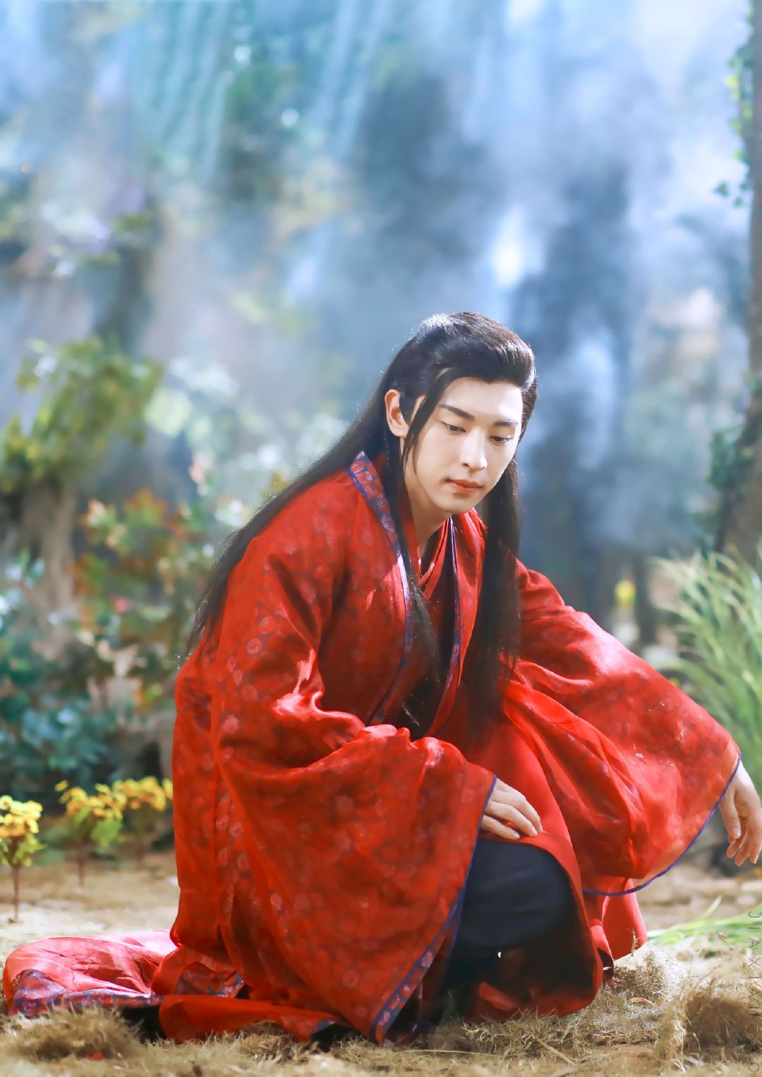 邓伦，身高185cm，体重才65kg，靠3点维持身材，不怕胖