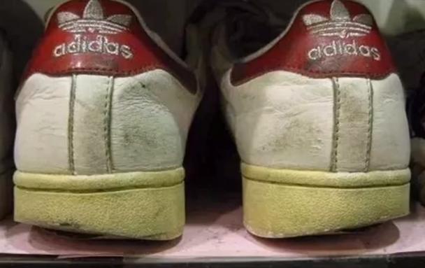 鞋底脚后跟外侧磨损严重怎么回事,鞋外侧磨损是不是和脚踝有关