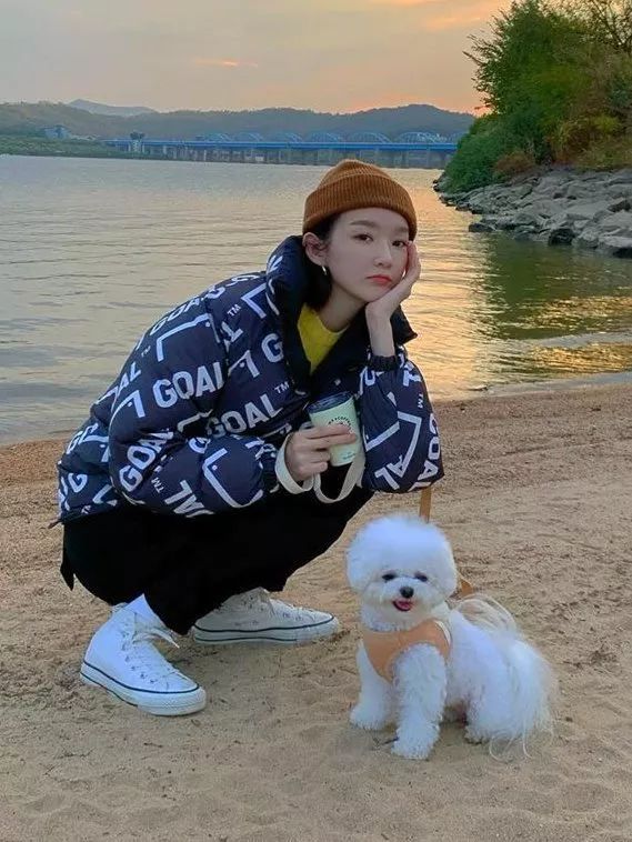 韩国女艺人告诉你，这才是今年最流行的羽绒服款式