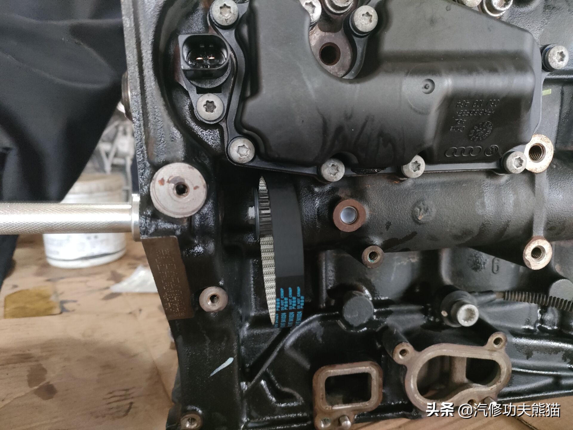 斯柯达昊锐烧机油维修视频,大众斯柯达昊锐1.8t烧机油