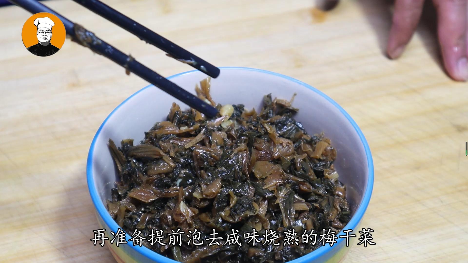 把一整条鱼扔进电饭锅里太香了,把一整条鱼放进电饭锅中