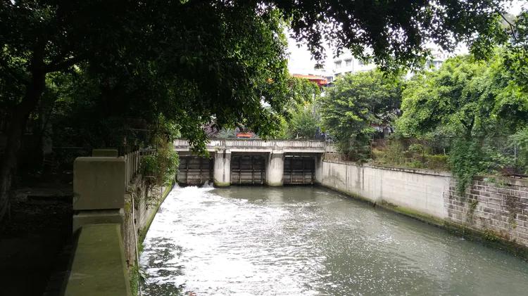 怀念十八年前的城市,现在成都十八中