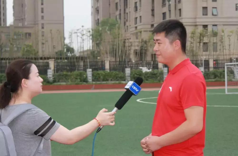 中国媒体团考察,探访全国足球特色学校