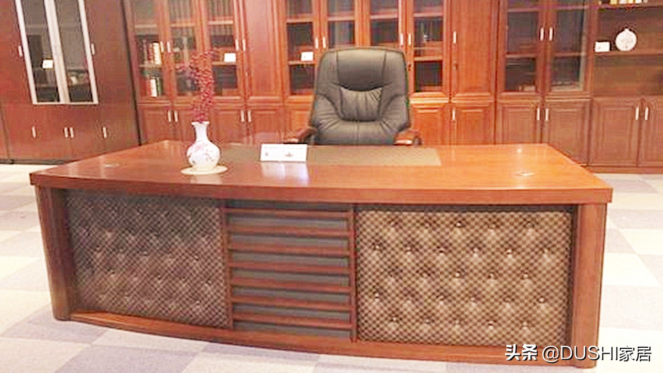 书房书桌颜色胡桃木,去客厅化的大书桌推荐胡桃木