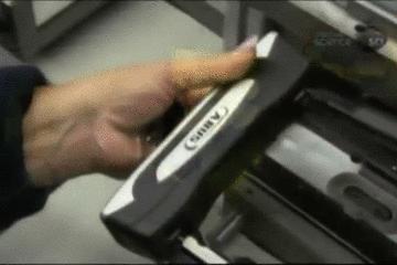 把锁锁上了怎么弄下来,锁怎么样是锁上的