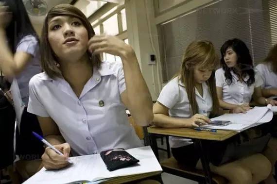 大多数人给泰国贴的标签是“人妖”，泰国为什么盛产人妖？