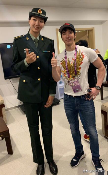 盘点女排正装照：张常宁美，朱婷仙，一看袁心玥，最飒还是小苹果