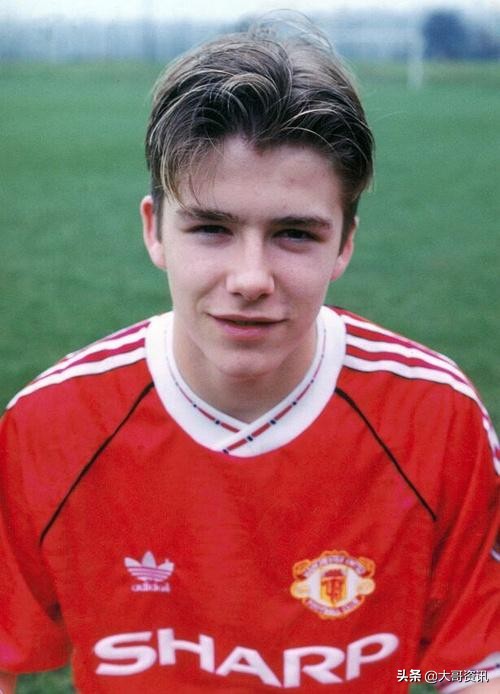 贝克汉姆自己在家剃光头,疫情在家剃光头的视频