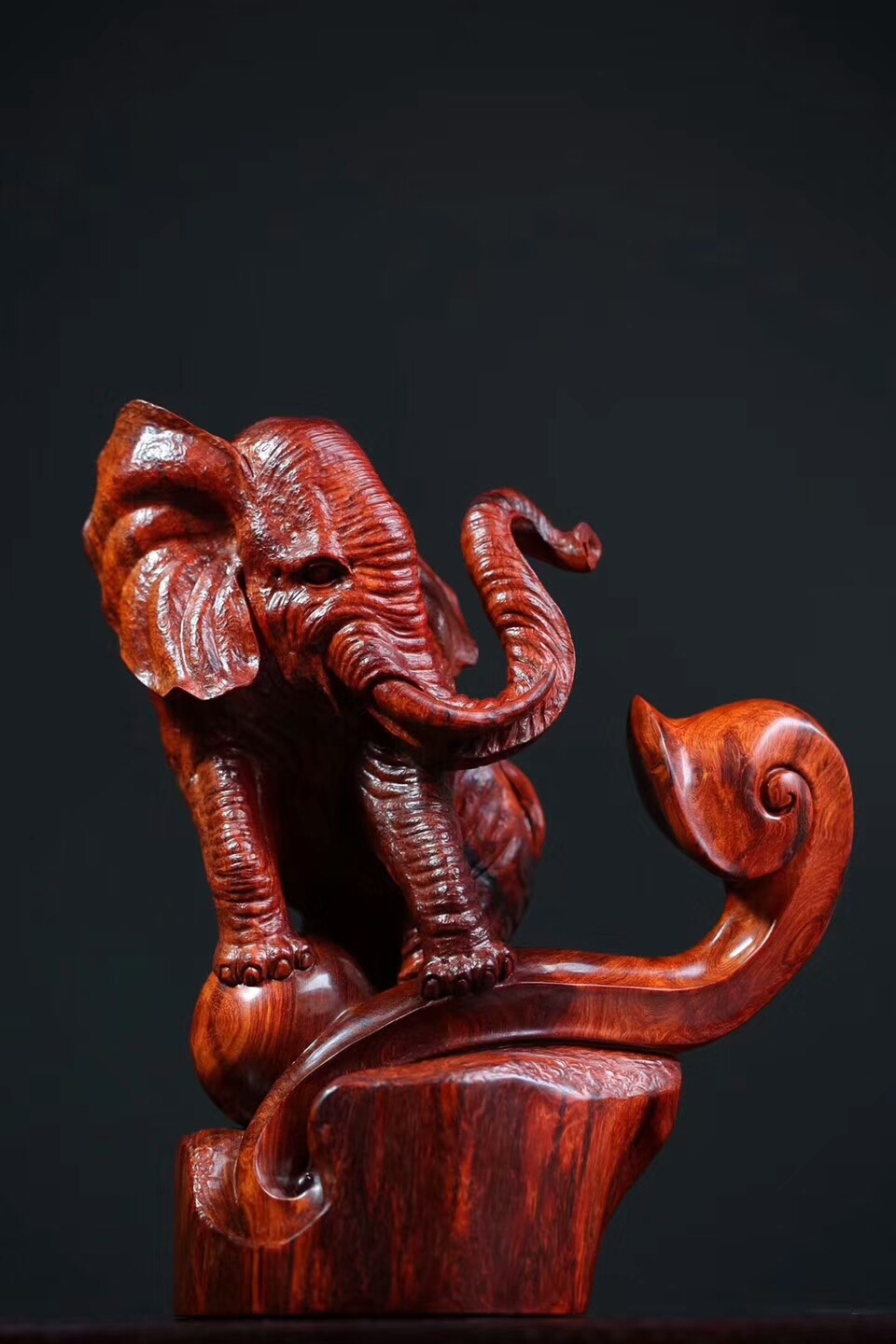 木雕用什么材质的最好,常见的木雕材料一般分为两大类