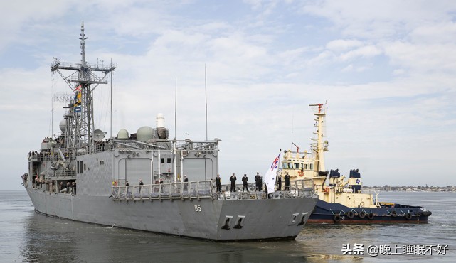 阿德莱德级5号舰墨尔本号 (澳洲阿德莱德级导弹护卫舰)