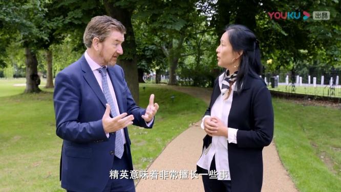 天气寒冷孩子坚持户外训练,零下温度让学生早上跑操