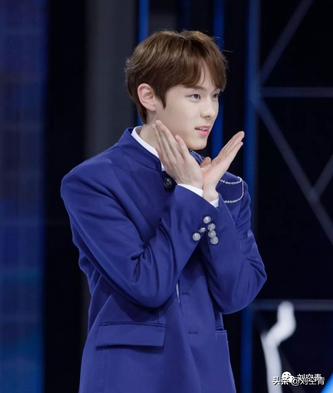 持刀抢劫学生,学生持刀抢劫男生寝室案