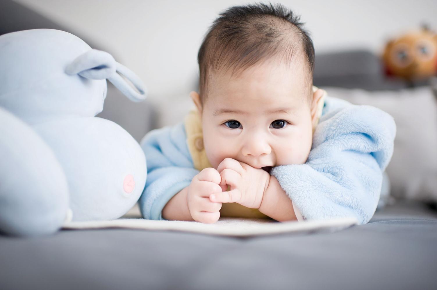 宝宝添加辅食干呕怎么办,宝宝添加辅食吃多了怎么办