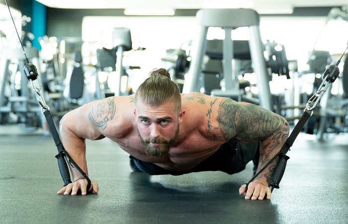 胸部训练如何练成四角形,4个练胸简单动作