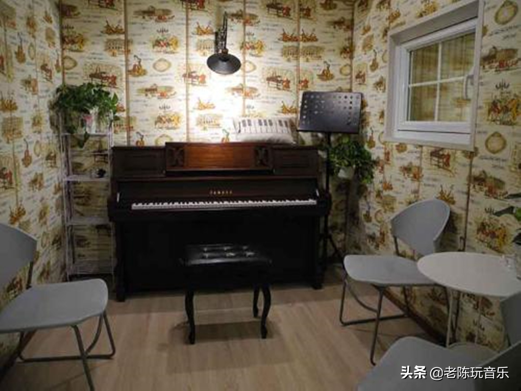 每天晚上都能听到楼上弹琴,楼上有人弹琴怎么解决