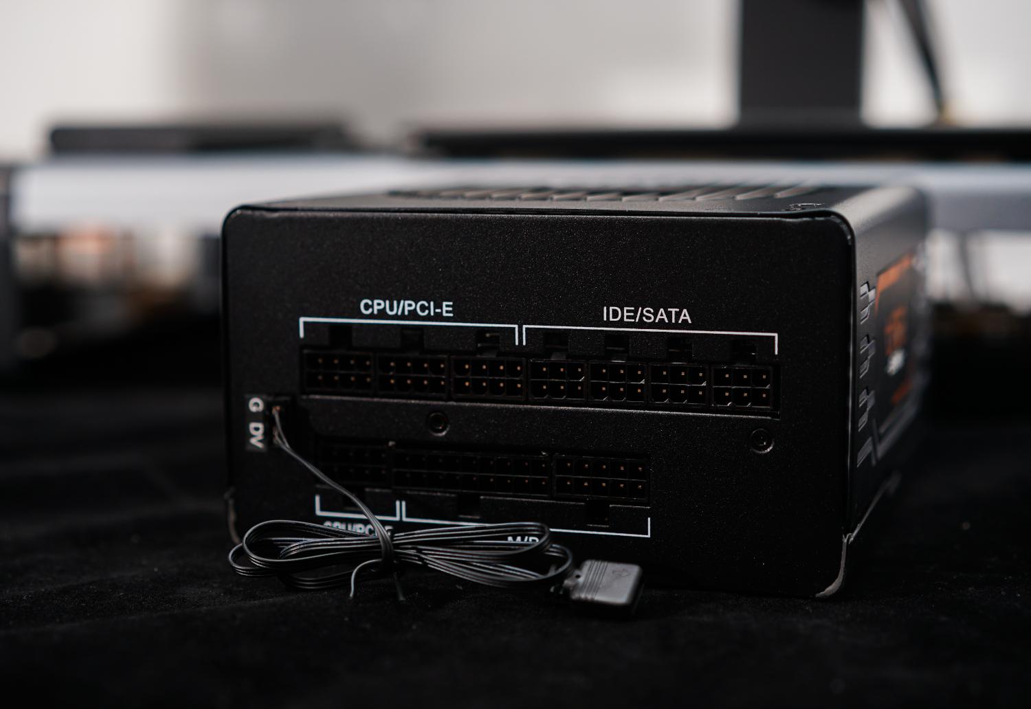 618装机用金士顿雷电RGB内存条？实测下来真的有点小惊喜