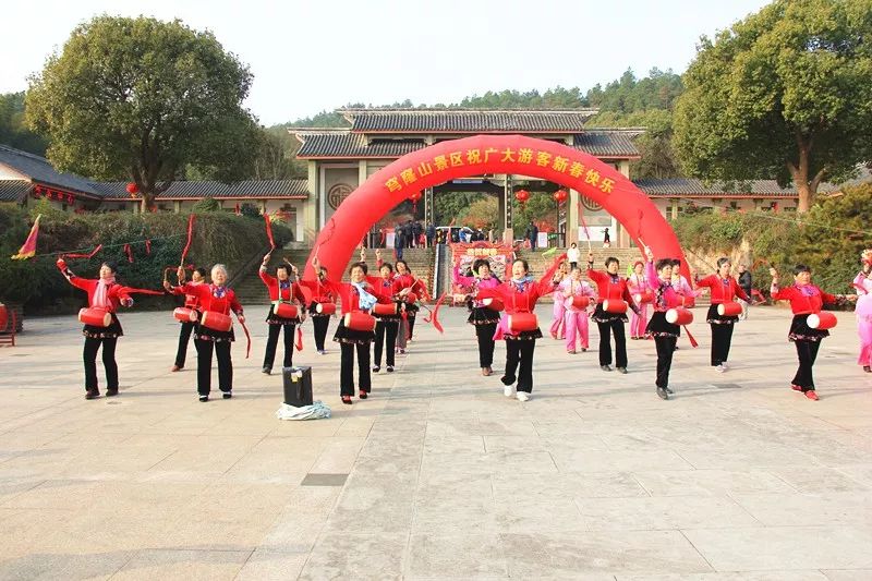 穹窿山风景区:金猪绘新春年味快乐过传统新年!