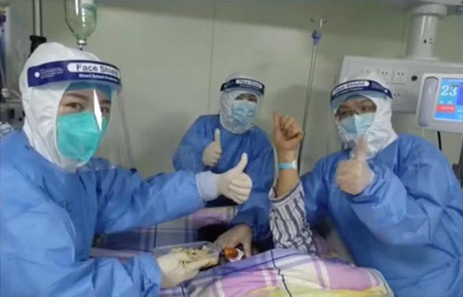 疫情面前,请看看他们......