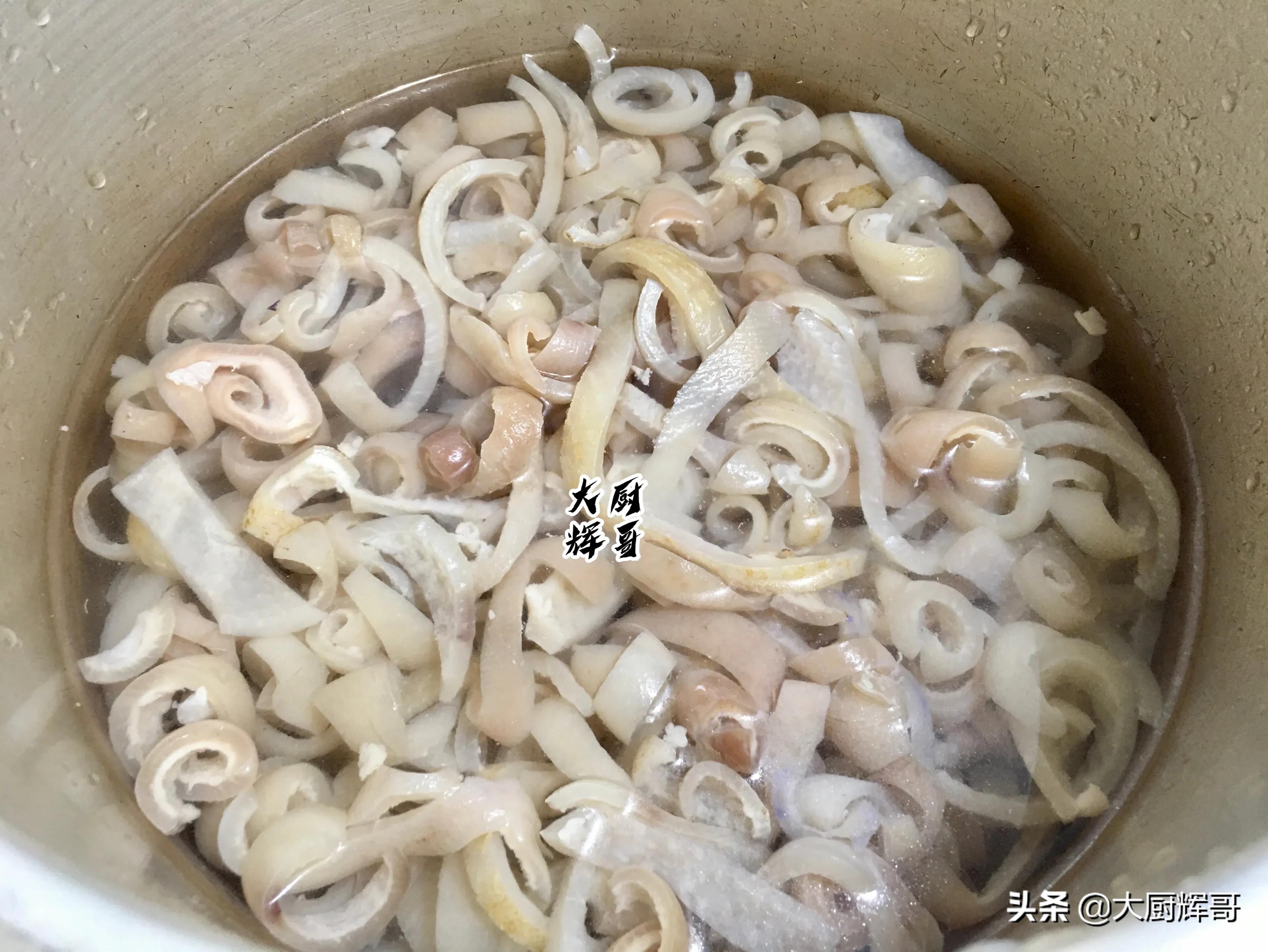 一道筋道的猪皮冻满满的胶原蛋白,大厨教你做两款猪皮冻