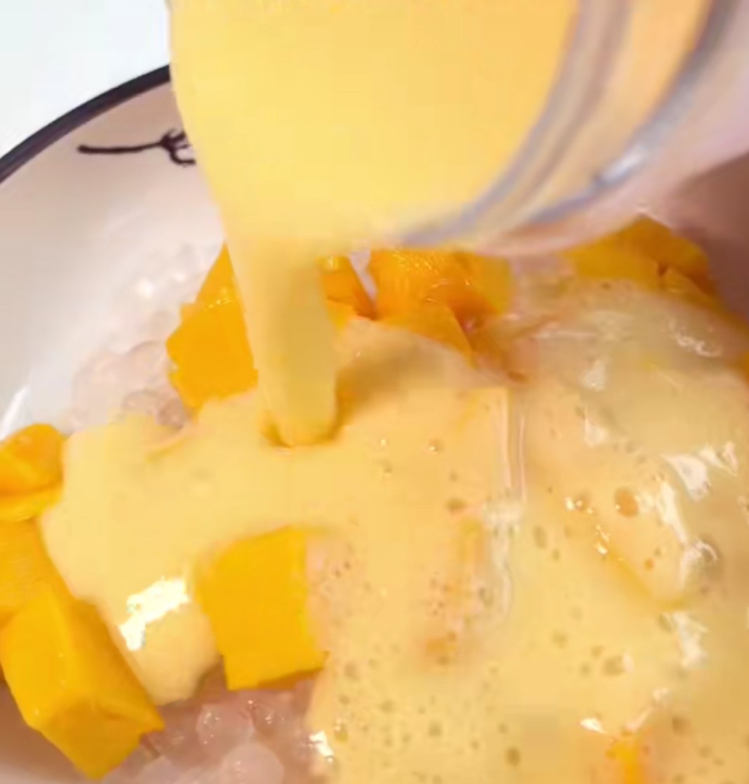 芒果简单又不脏手的吃法,芒果控看过来满满果肉的芒果甜品