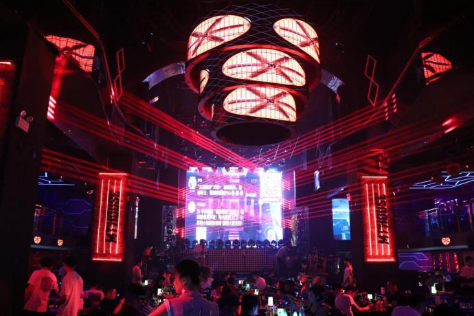 大型超嗨露天酒吧,街区音乐酒吧