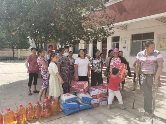 湖北武穴：樊繁、阮泽青“夫妻档”带领团队爱心路上携手同行