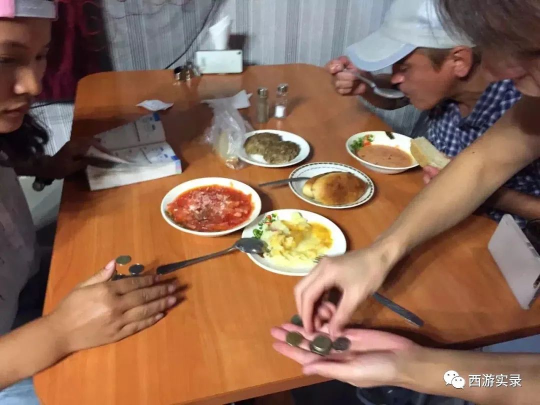 她让俄罗斯人搭车，还管饭，发现车上电脑不见，上海开车进俄罗斯