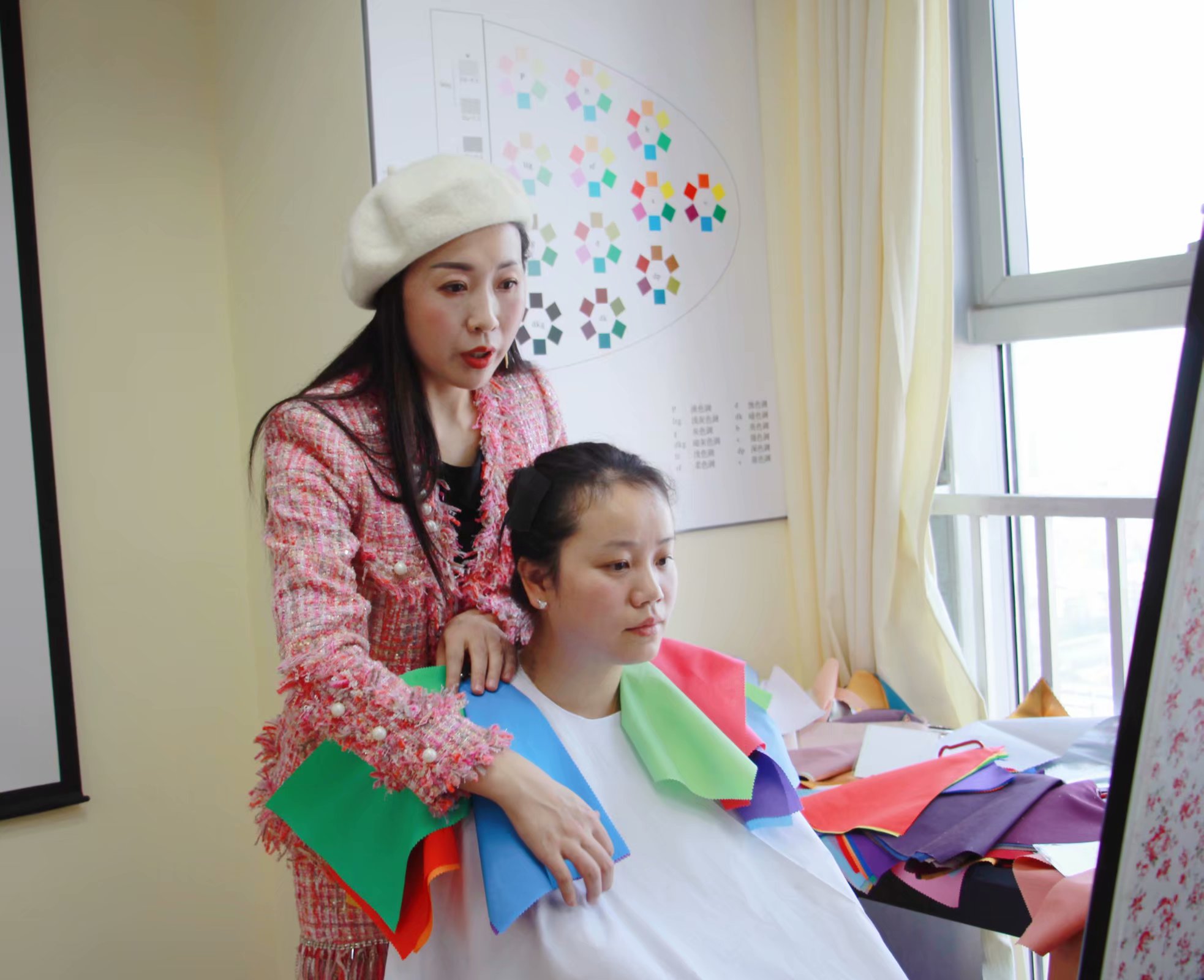 动漫服装色彩搭配,服装搭配师色彩教学