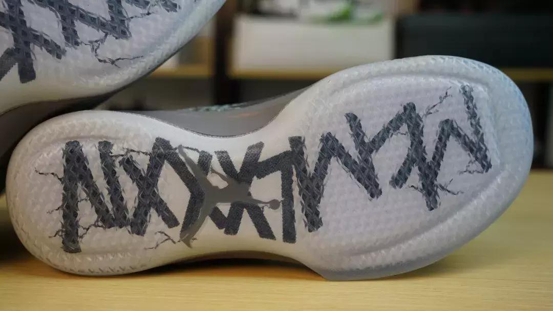 WEN开箱｜八百不到买正代AJ，全皮质感可能是系列质感最好