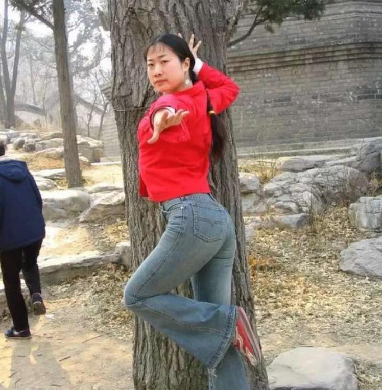 扭腰翘臀,未婚生子,曾经被骂没脑子的芙蓉姐姐,如今怎样了?