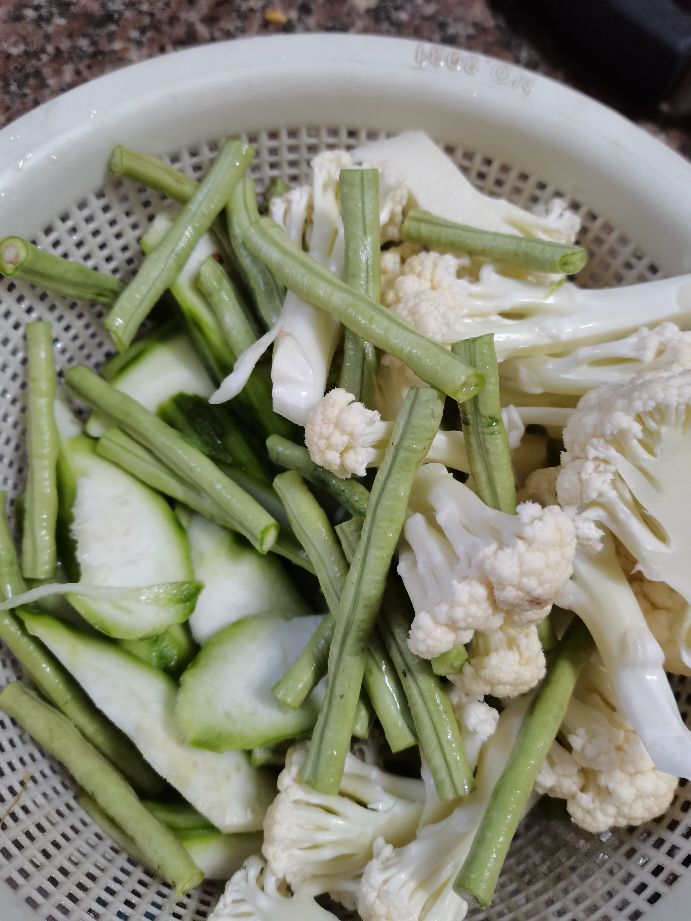 清蒸多宝鱼的正确方法,清蒸多宝鱼先放酱油还是先淋热油