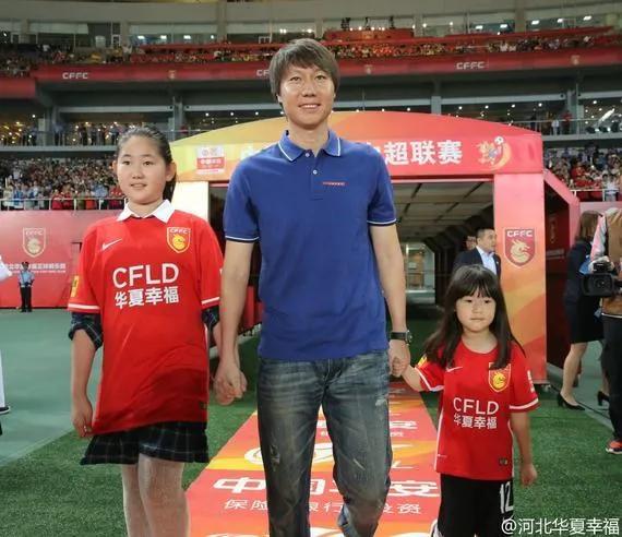 中国足球队教练李铁现在老婆是谁,国足李铁现任老婆是谁
