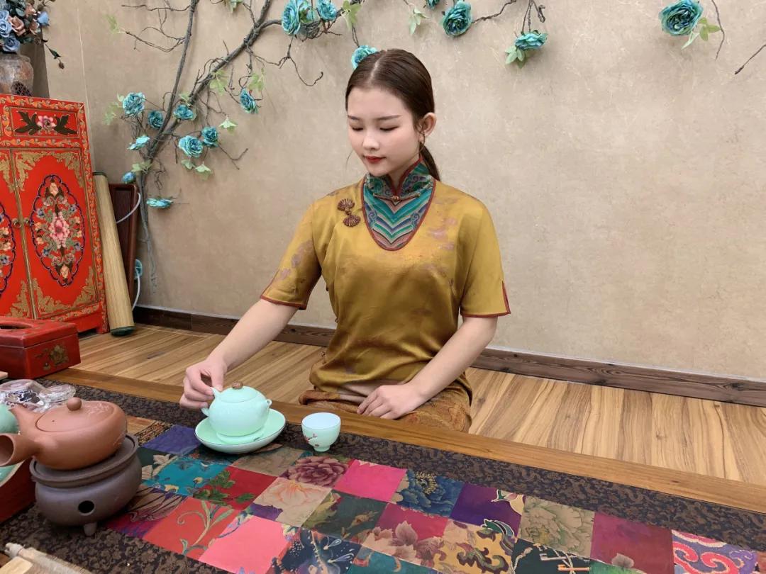 旗袍东方女人的古典美,东方美人香云纱旗袍好吗