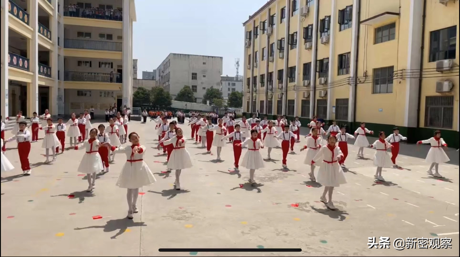 郑州市新密市溱水小镇舞蹈表演,新密市溱水路小学迎国庆歌咏比赛