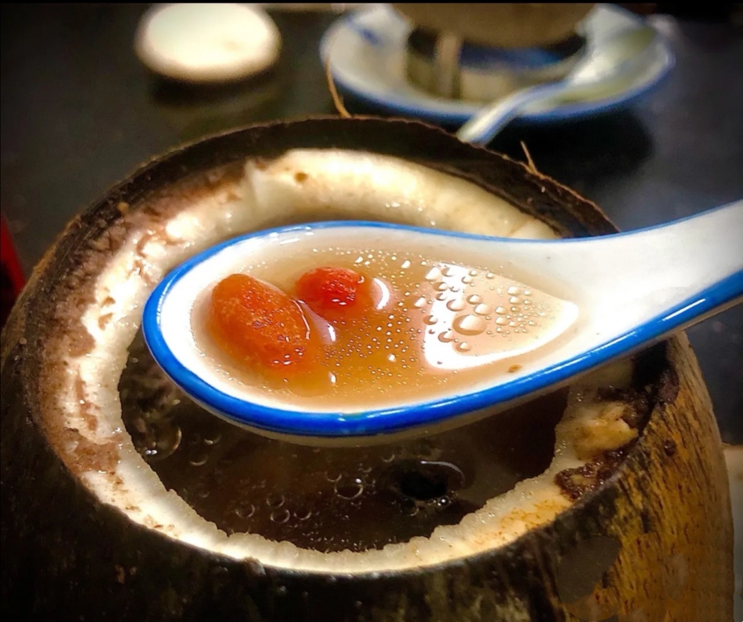 文明路这家近四十载的炖品老店，有几好味几乎每日老广都排长龙？