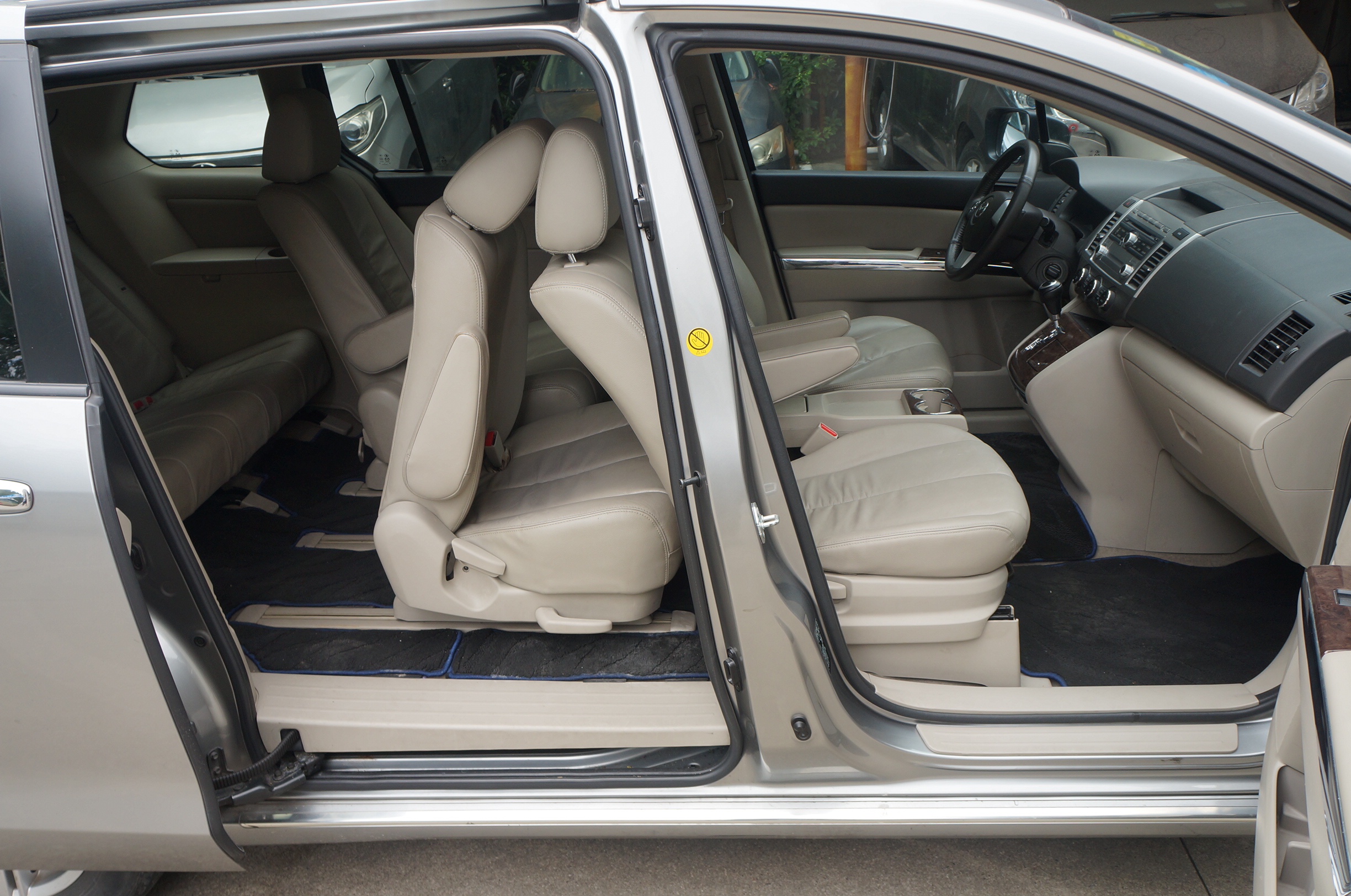 马自达8mpv二手,老款mpv马自达8