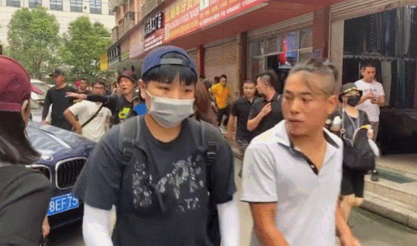 邓超上台差点被保安赶下来,邓超鹿晗录制节目保镖