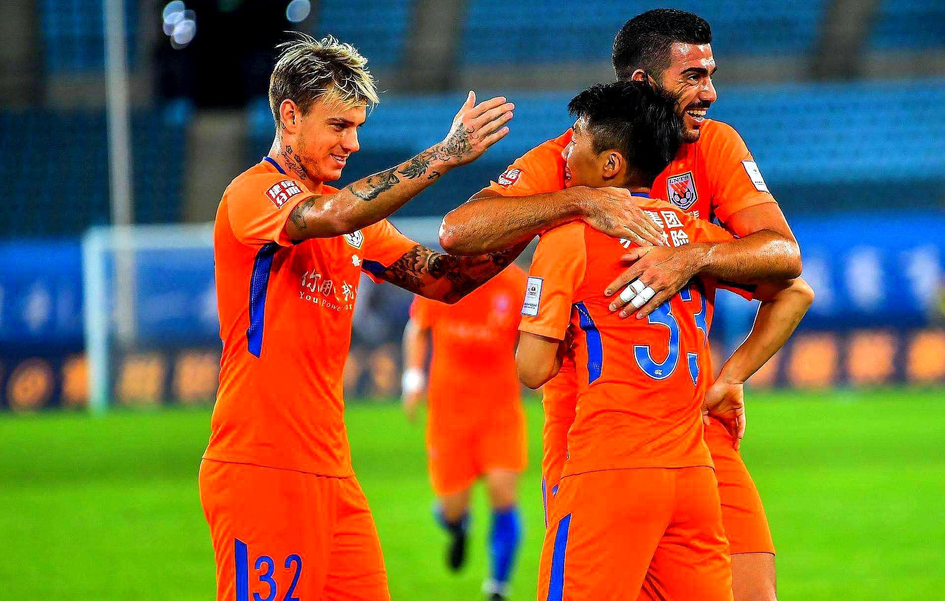 越南cf烟雾弹,越南河内fc