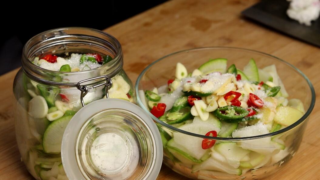 为什么饭店腌萝卜那么好吃？原来秘诀在这里，脆爽入味又简单