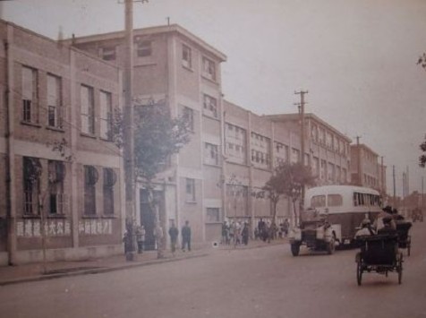 租界公园、跑狗场、卷烟厂，这条马路“活化石”太多