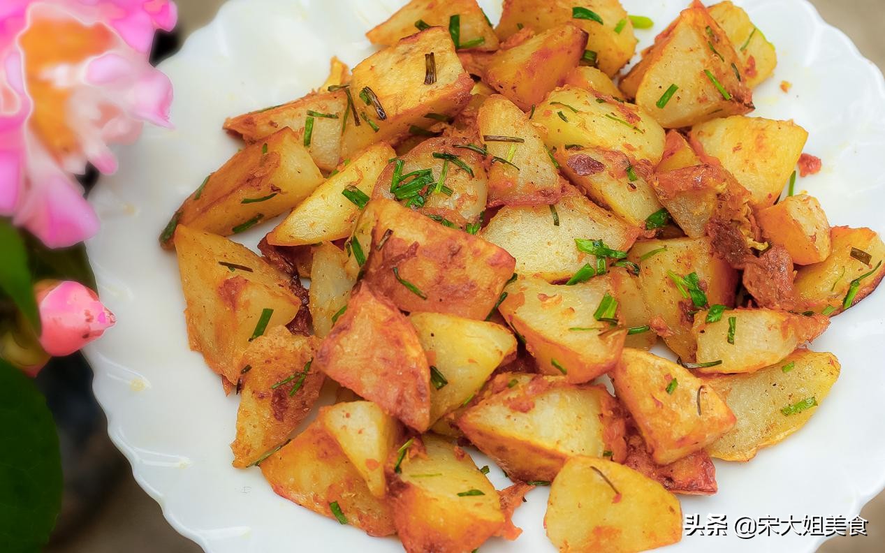 土豆切丝上锅蒸熟再炒怎样做,一个块状土豆如何切成土豆丝