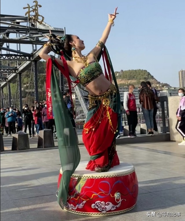 甘肃飞天小姐姐为什么火爆网络,甘肃飞天敦煌舞小姐姐